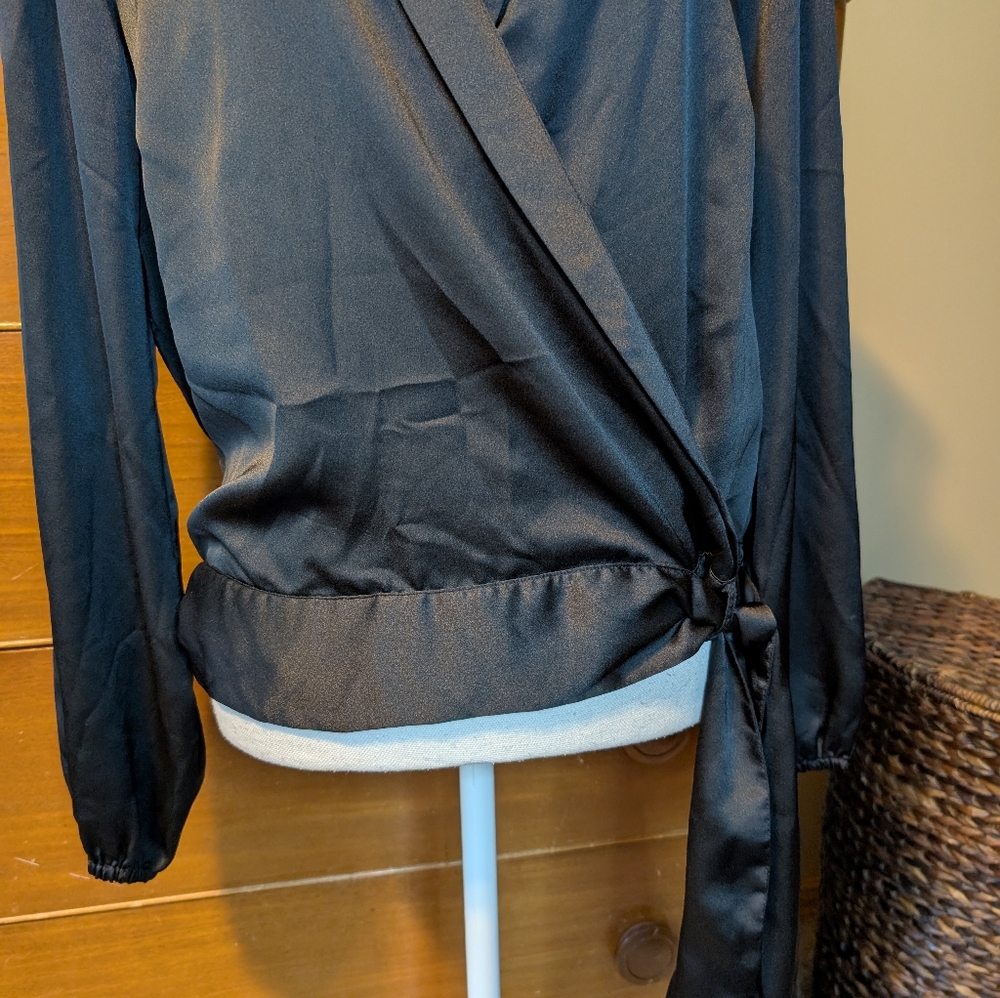 Black Satin Side Tie-Front cropped Top XL - Picture 2 of 10